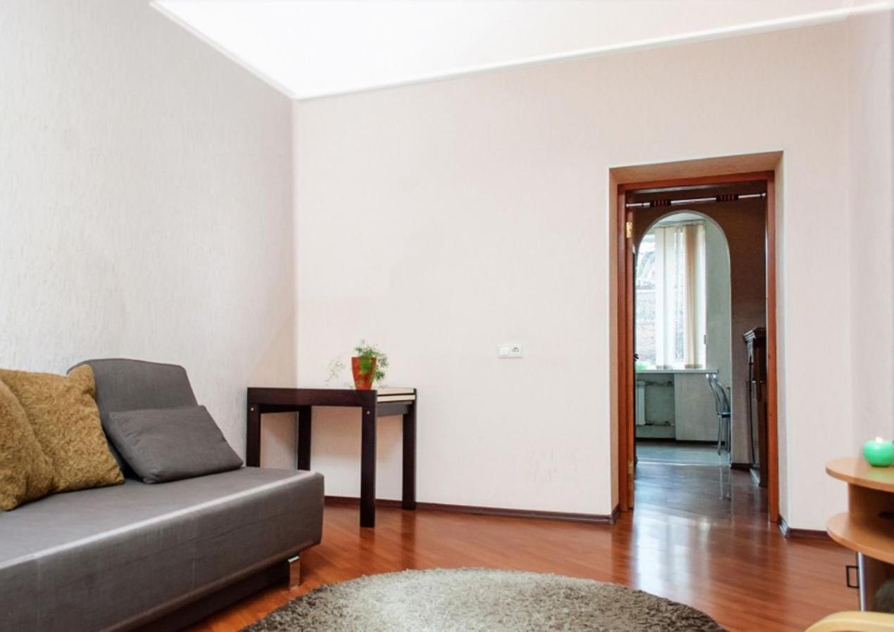 Apartment Apartments On Skovoroda Street *