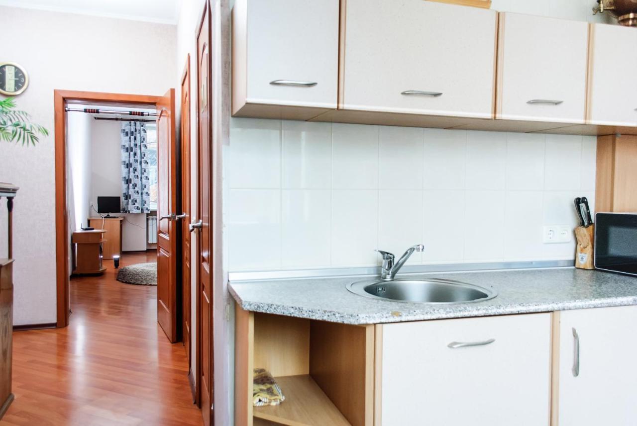 公寓 Apartments On Skovoroda Street *